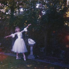 Wolf Alice - Visions Of A Life <span style=color:#777>(2017)</span> (Mp3 320kbps) <span style=color:#fc9c6d>[Hunter]</span>