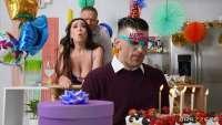 BrazzersExxtra 23 11 04 Chloe Surreal Sneaky Smash At The Birthday Bash XXX 1080p MP4-WRB[XC]